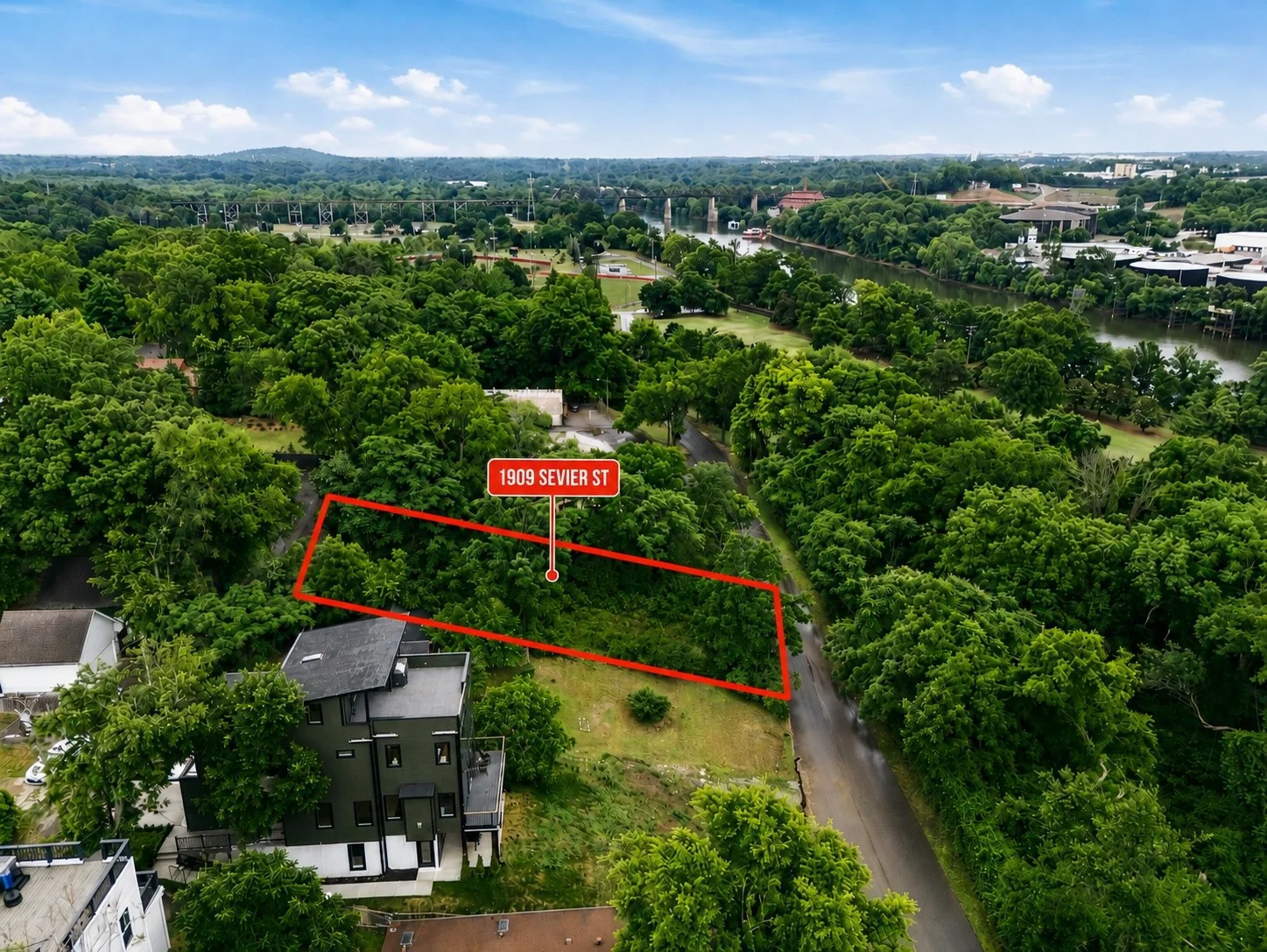 1909 Sevier Street lot outlined in red with river and park nearby